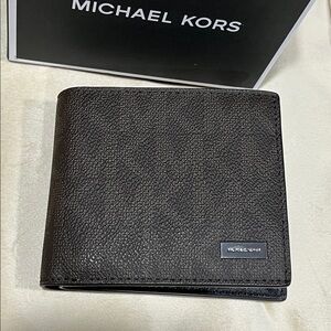 NWT ❤️ Michael Kors Billfold Brown Signature Leather Wallet